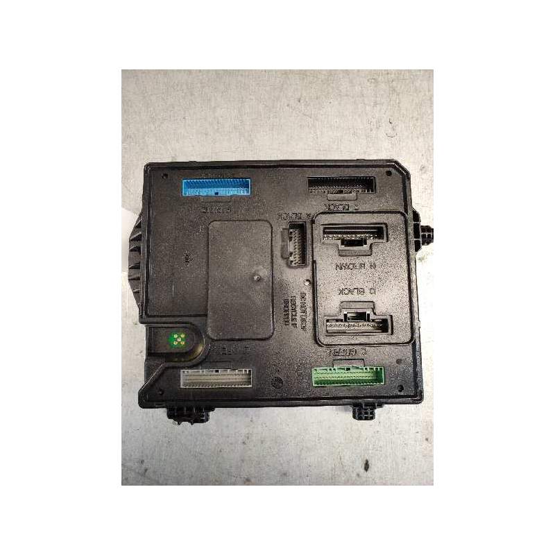 Recambio de caja reles / fusibles para renault megane iii coupe dynamique referencia OEM IAM A2C53284891 19DCI 2008