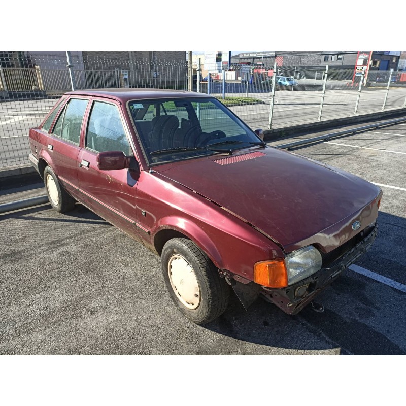 ford escort berlina del año 1990