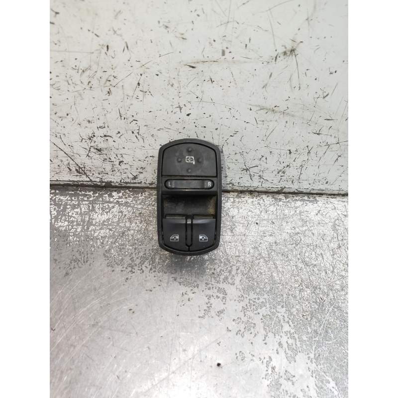 Recambio de mando elevalunas delantero izquierdo para opel corsa d essentia referencia OEM IAM 13258521AA  2006