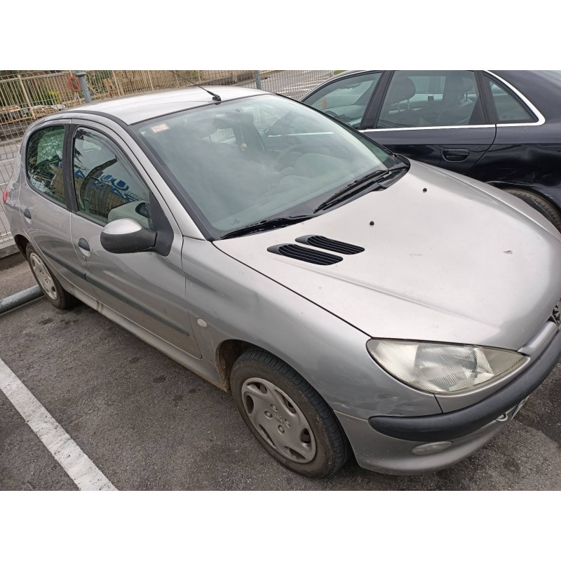 peugeot 206 berlina del año 2001