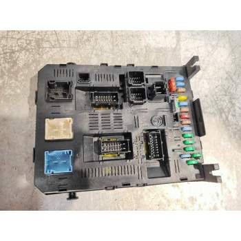 CAJA RELES / FUSIBLES 216760315B 281133439A 