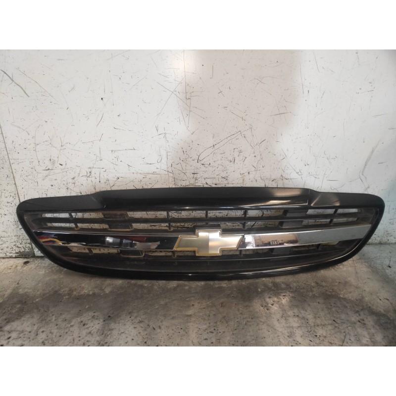 Recambio de rejilla delantera para chevrolet evanda cdx referencia OEM IAM 96399852  