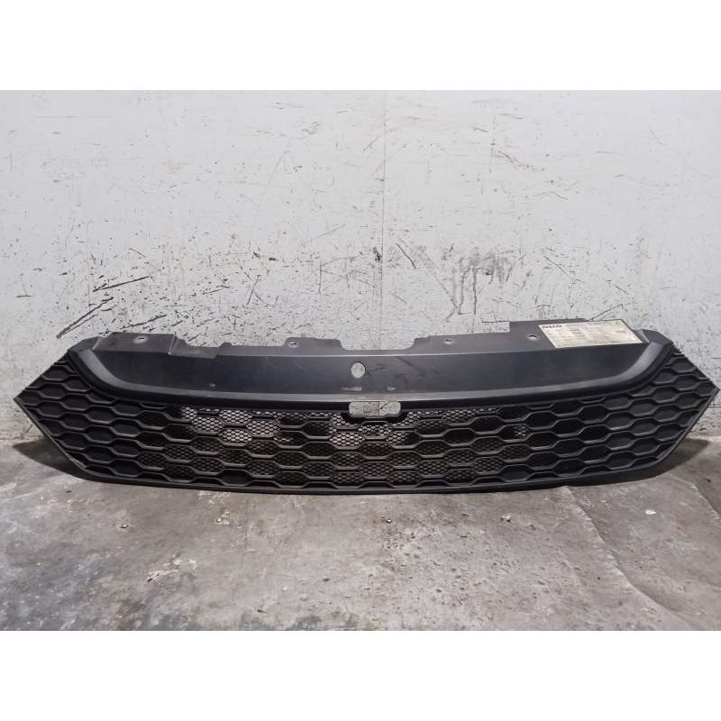 Recambio de rejilla delantera para iveco daily vi furgoneta 33s13, 35s13, 35c13 referencia OEM IAM   