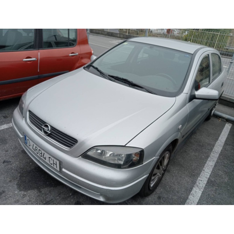 opel astra g berlina del año 2000