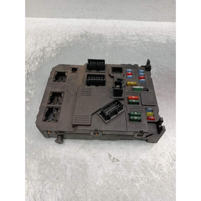 Recambio de caja reles / fusibles para peugeot 1007 (km_) 1.4 hdi referencia OEM IAM 9659579180 BSIF0400 