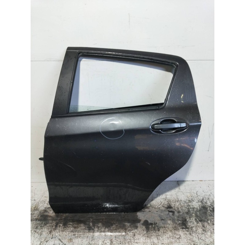 Recambio de puerta trasera izquierda para toyota yaris hybrid active referencia OEM IAM   5P