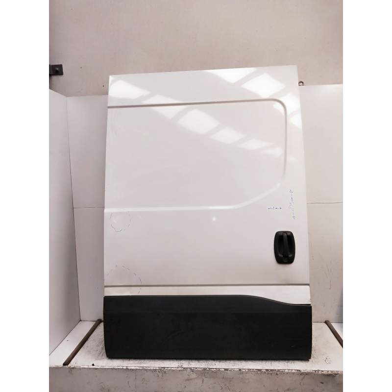 Recambio de puerta lateral corredera derecha para iveco daily furgón referencia OEM IAM  VER FOTOS CIEGA 5P