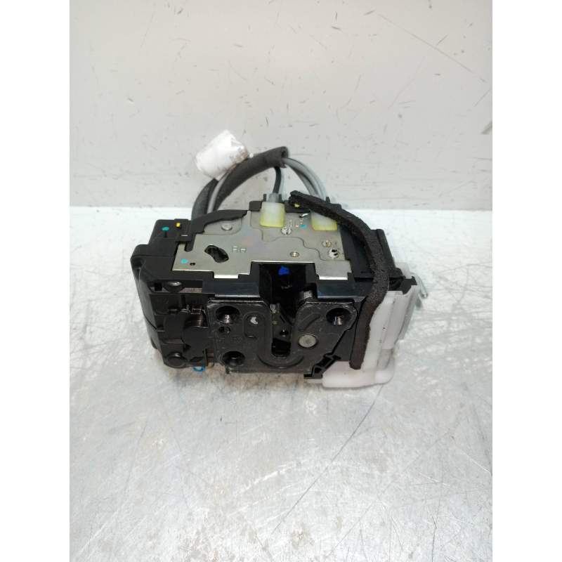Recambio de motor cierre centralizado delantero derecho para hyundai i20 1.2 cat referencia OEM IAM  3P 3P