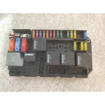 CAJA RELES / FUSIBLES 518879002 YQE500370 