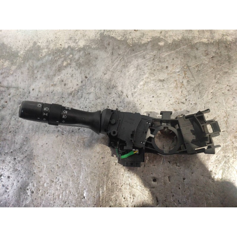 Recambio de mando luces para toyota yaris hsd active referencia OEM IAM 17F938  