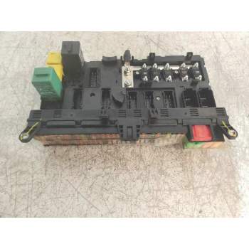 CAJA RELES / FUSIBLES 