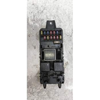 CAJA RELES / FUSIBLES MB953355 