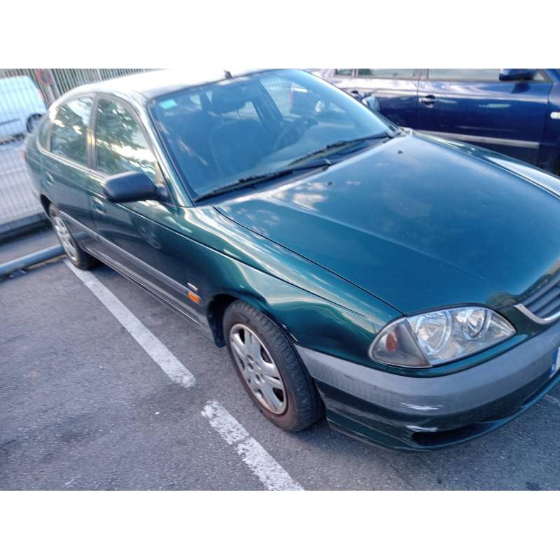 TOYOTA AVENSIS BERLINA (T 22)