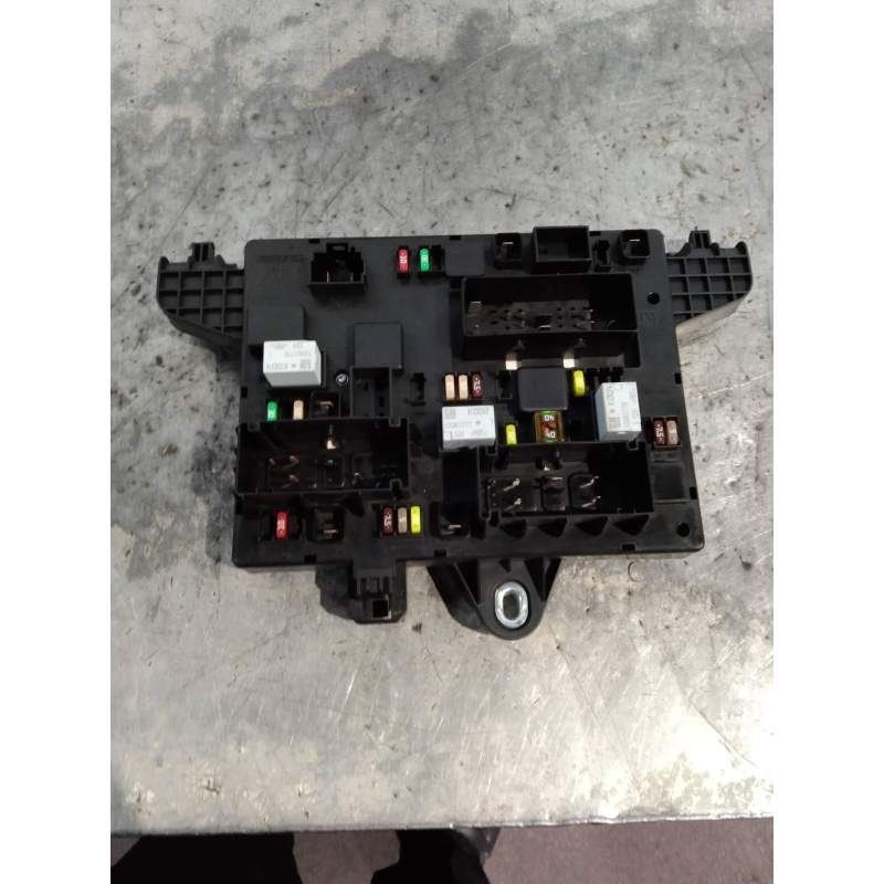 Recambio de caja reles / fusibles para opel zafira tourer excellence referencia OEM IAM 13368653 365927271 1110140AC 2012