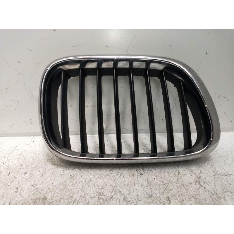 Recambio de rejilla delantera para bmw x5 (e53) 3.0d referencia OEM IAM   DERECHA