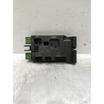 CAJA RELES / FUSIBLES 005400650 08501002 