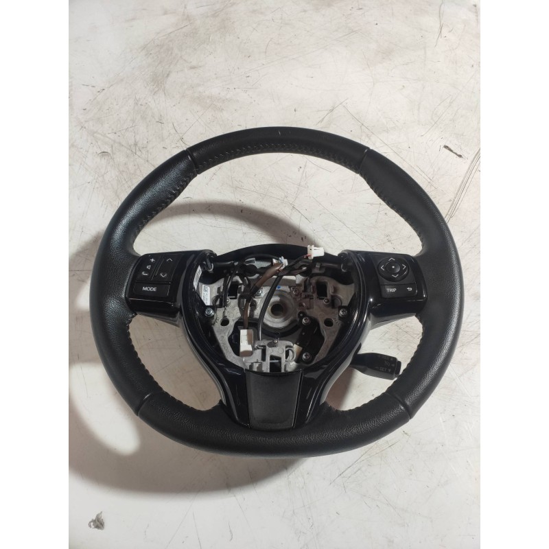 Recambio de volante para toyota yaris hybrid active referencia OEM IAM 54100OD49024  