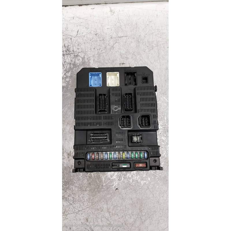 Recambio de caja reles / fusibles para peugeot 207 x-line referencia OEM IAM 9659285380 BSI2004P0600 16HDI 2006