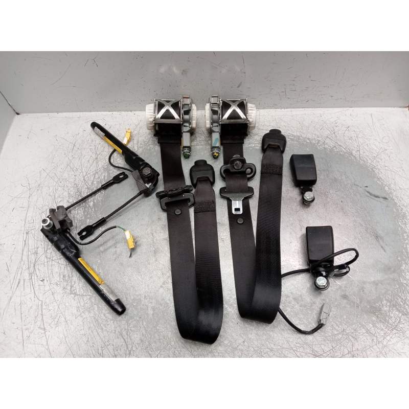 Recambio de juego cinturones delantero para ford ka (ru8) 1.2 referencia OEM IAM  3P 