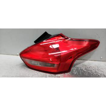 PILOTO TRASERO DERECHO F1BB13404CF 5P 2014