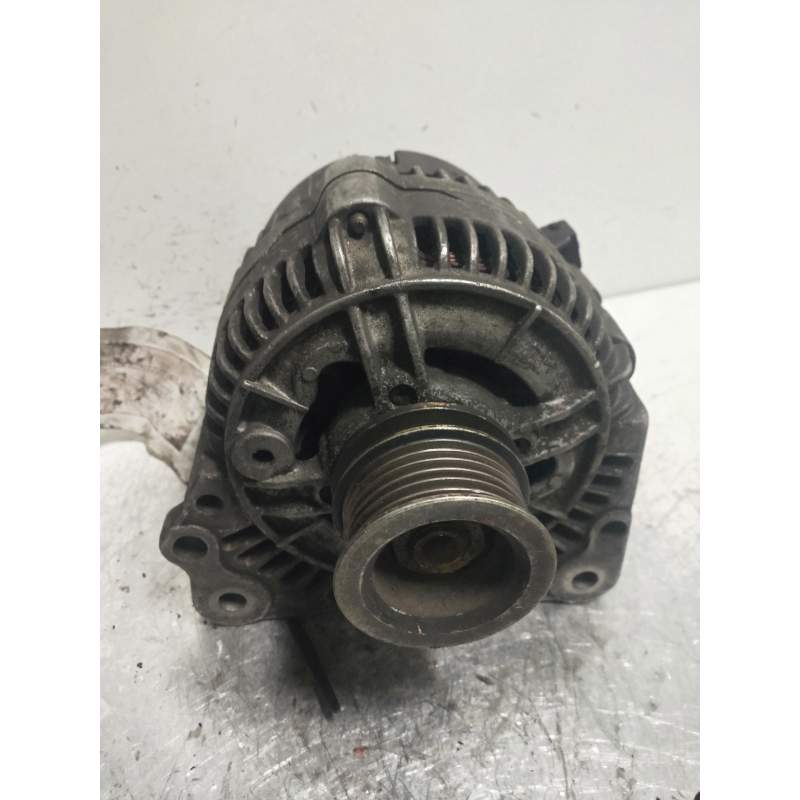 Recambio de alternador para volkswagen vento (1h2) gl referencia OEM IAM 0123310001  