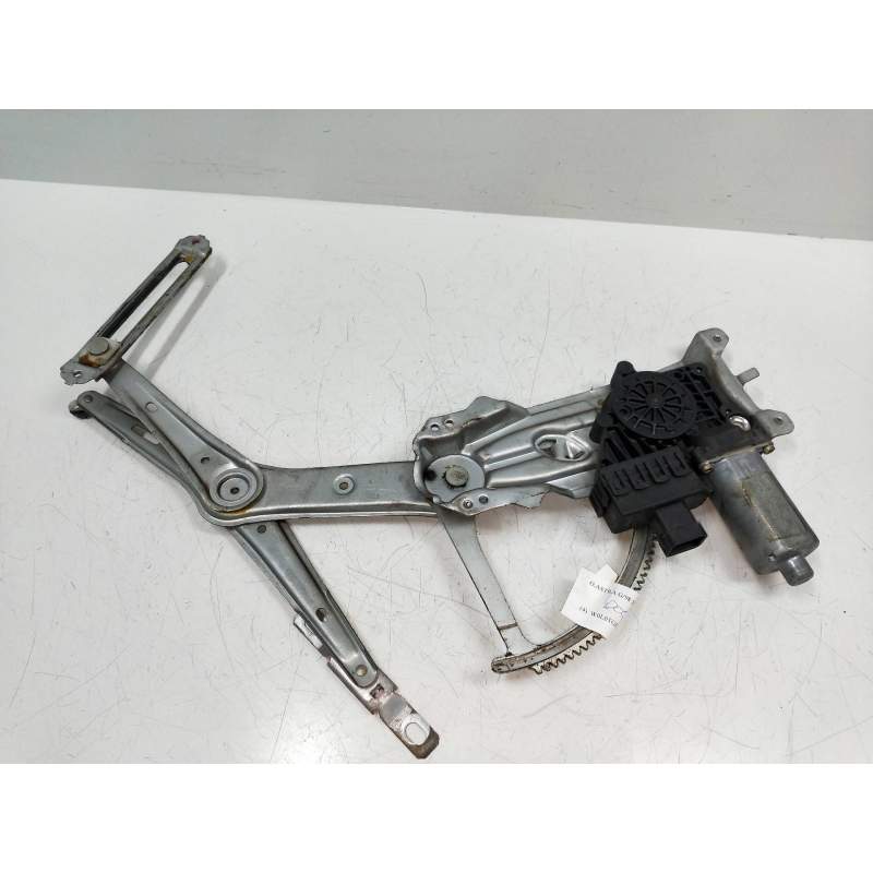 Recambio de elevalunas delantero izquierdo para opel astra g berlina 2.0 dti referencia OEM IAM 90521881 119950200 3P