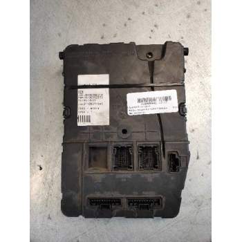 CAJA RELES / FUSIBLES 8200780018 8200712572 2006