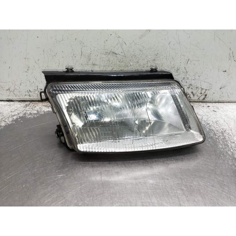 Recambio de faro derecho para volkswagen passat berlina (3b2) referencia OEM IAM  18G 1997