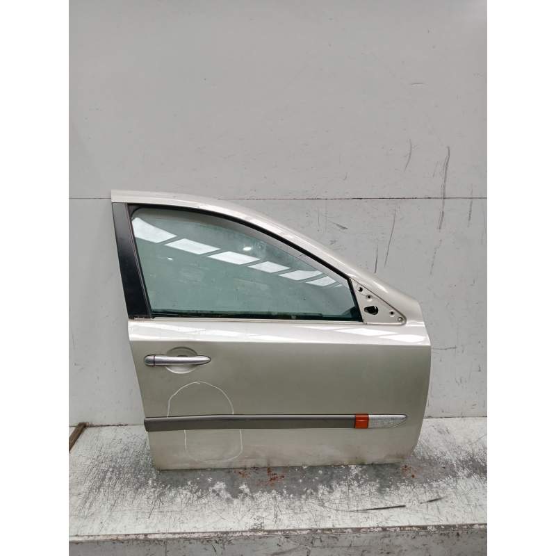 Recambio de puerta delantera derecha para renault laguna ii (bg0) referencia OEM IAM   2002