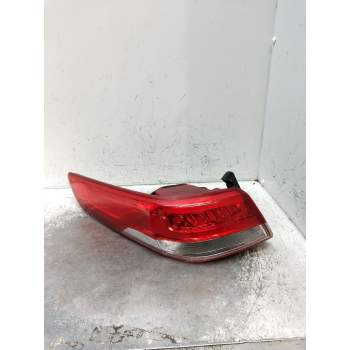 PILOTO TRASERO IZQUIERDO 4P 2015