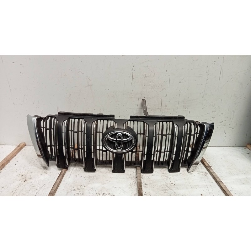 Recambio de rejilla delantera para toyota land cruiser (j15) basis referencia OEM IAM   