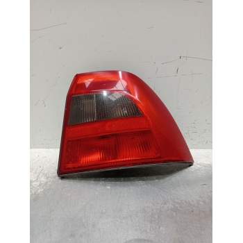 PILOTO TRASERO DERECHO 5P B/99