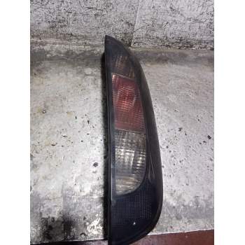 PILOTO TRASERO DERECHO 5P 2003