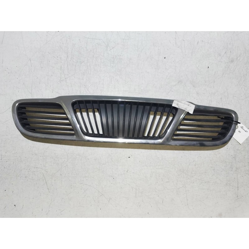 Recambio de rejilla delantera para daewoo lanos 1.5 cat referencia OEM IAM 96215294  