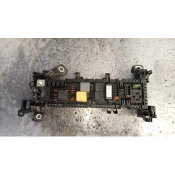 CAJA RELES / FUSIBLES A2465400240 