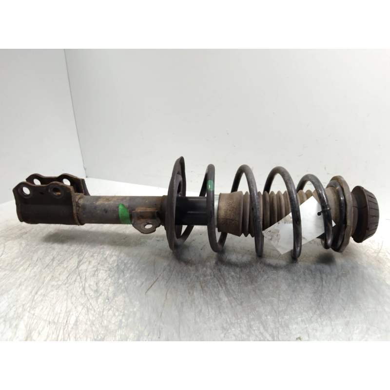 Recambio de amortiguador delantero derecho para toyota yaris connect referencia OEM IAM   