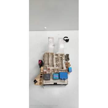 CAJA RELES / FUSIBLES 8273052700 13G 2005