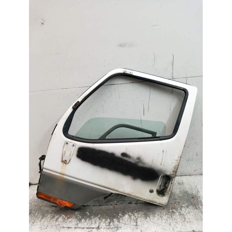 Recambio de puerta delantera izquierda para fuso (mitsubishi) canter 3c13 referencia OEM IAM  2P 2003