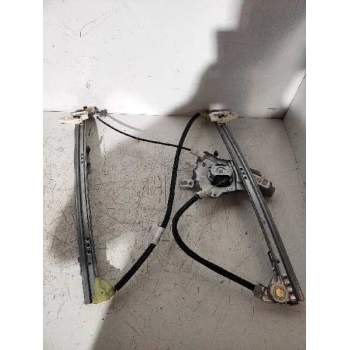 ELEVALUNAS DELANTERO DERECHO 400679T1 5P 2001