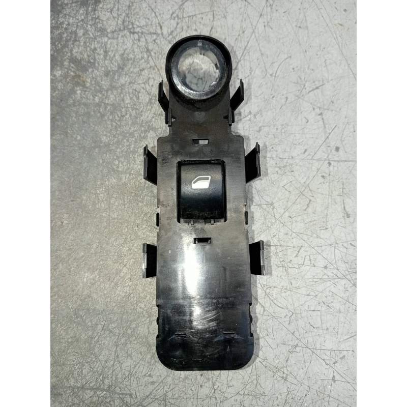 Recambio de mando elevalunas delantero derecho para peugeot 207 urban referencia OEM IAM 96548604 7107A 2006