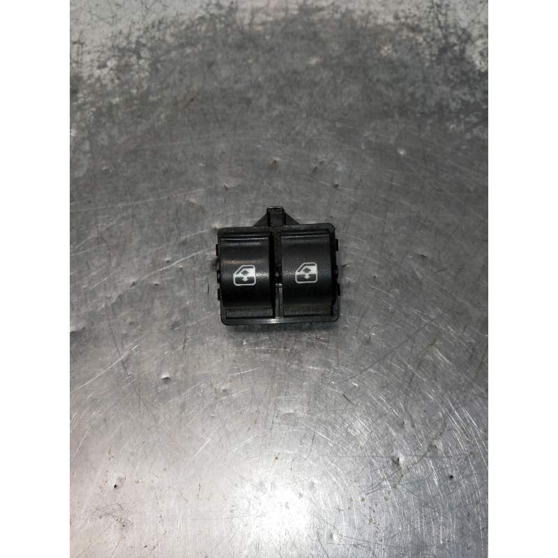 Recambio de mando elevalunas delantero izquierdo para iveco daily furgón referencia OEM IAM   5P