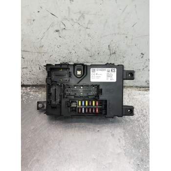 CAJA RELES / FUSIBLES 13142241 28084929 2006