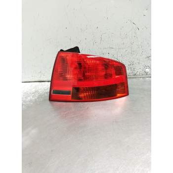 PILOTO TRASERO DERECHO 8E5945096 4P 2005