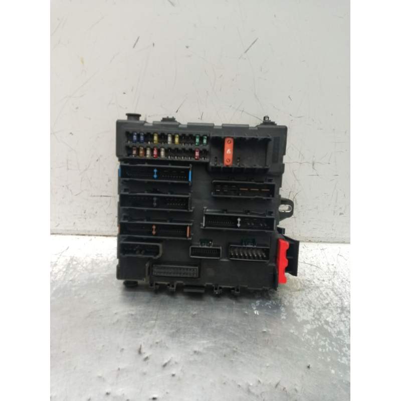 Recambio de caja reles / fusibles para opel vectra c berlina club referencia OEM IAM 13170892 18G 2003