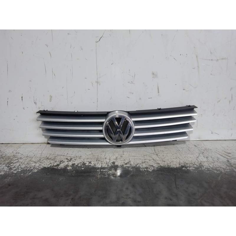 Recambio de rejilla delantera para volkswagen polo berlina (6n2) trendline referencia OEM IAM 6N0853651J 6N0853655 