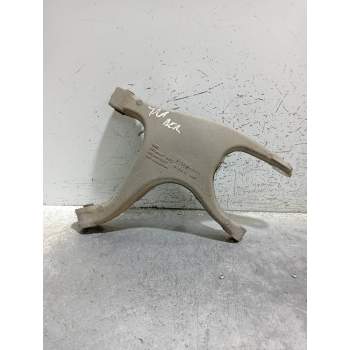 BRAZO SUSPENSION INFERIOR TRASERO DERECHO 8R0505312F 