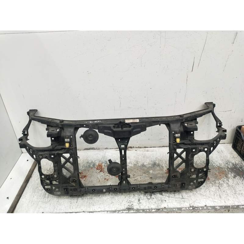 Recambio de panel frontal para kia pro cee´d (ed) 2.0 crdi 140 referencia OEM IAM   2008
