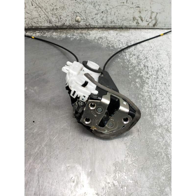 Recambio de motor cierre centralizado trasero derecho para toyota yaris active referencia OEM IAM  5P 2014