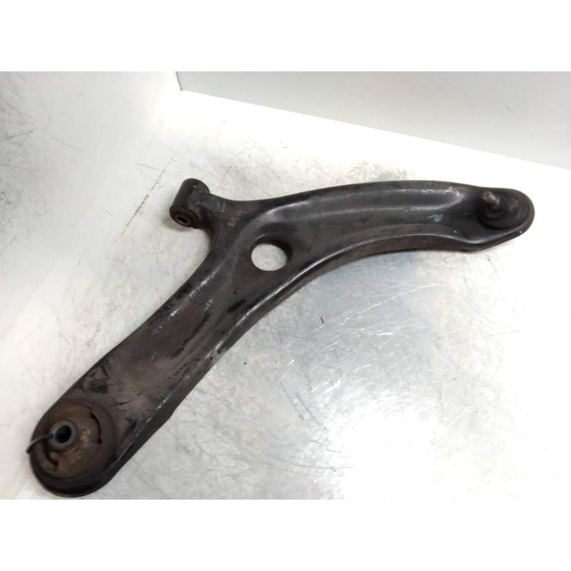 Recambio de brazo suspension inferior delantero derecho para hyundai i20 1.2 cat referencia OEM IAM   