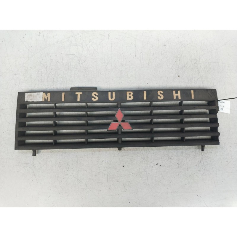 Recambio de rejilla delantera para mitsubishi montero (l040) 2300 td (2-ptas.) referencia OEM IAM   